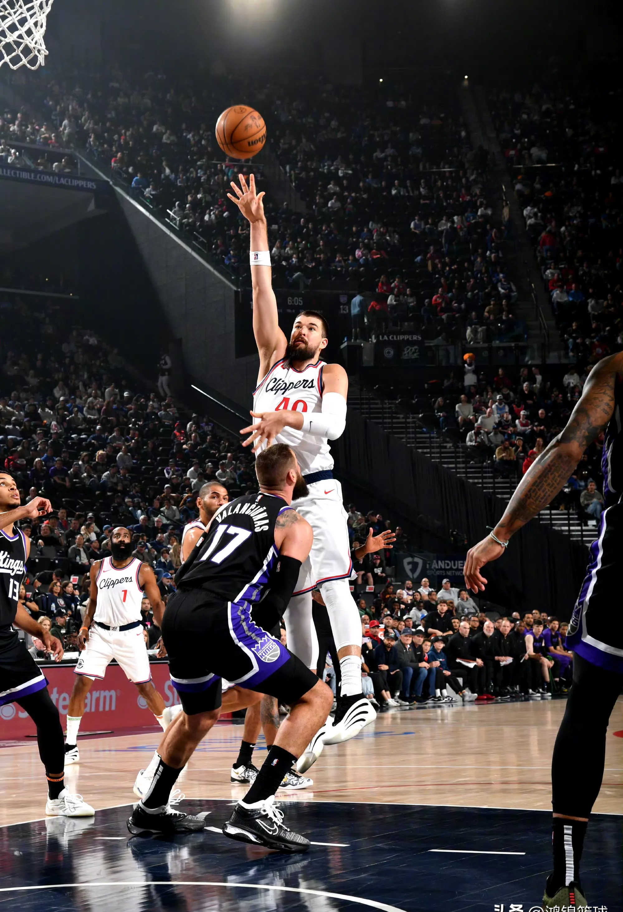 开云-哈登重要时刻出色发挥，湖人带队取胜！-开云